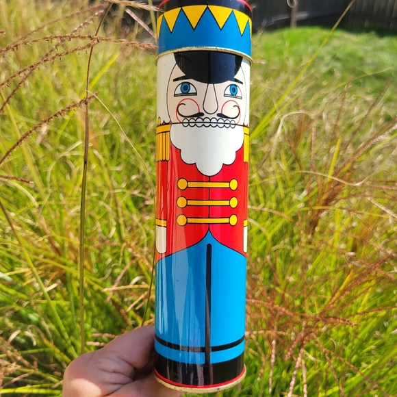 Vintage Nutcracker Tin ~ 1984 Avon ~ Imported from England ~ Toyland Soldier - Picture 15 of 16